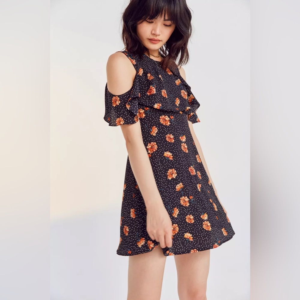 Kimchi Blue “Lynn” empire waist ruffle sleeve black floral dress, size large